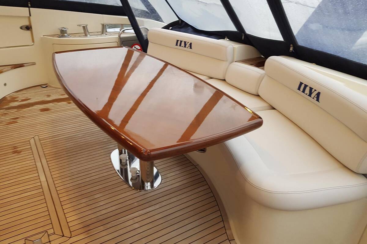 Кокпит Azimut 62