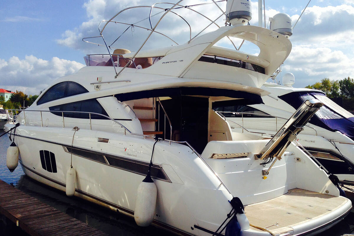 Экстерьер Fairline Phantom 48