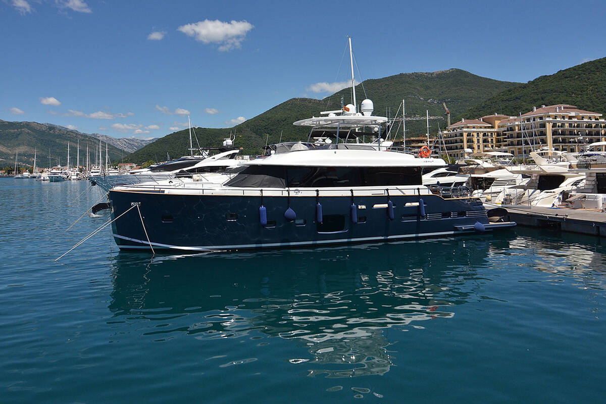 Экстерьер Azimut Magellano 76 M/Y CADET