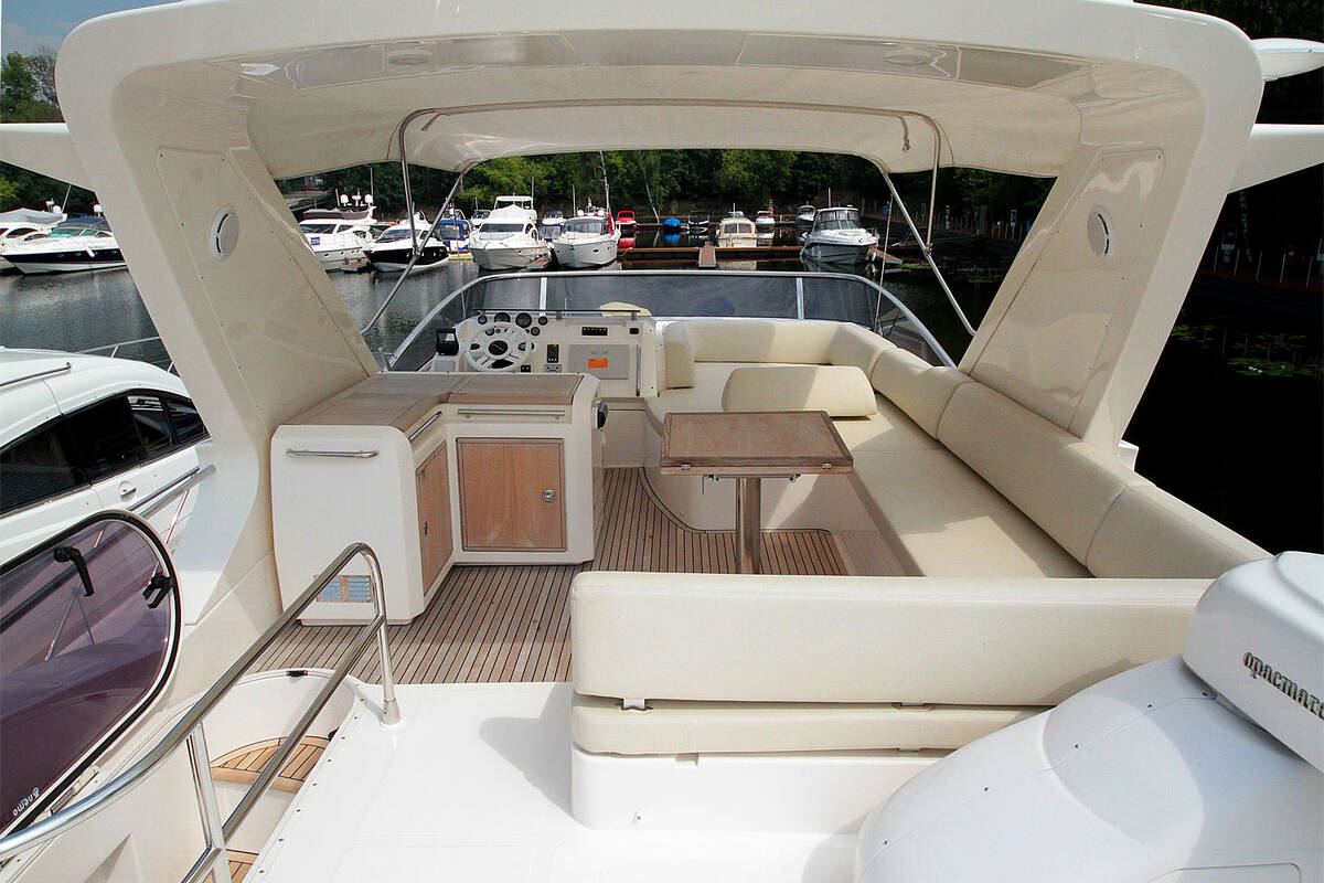 Флайбридж. Экстерьер Azimut 58