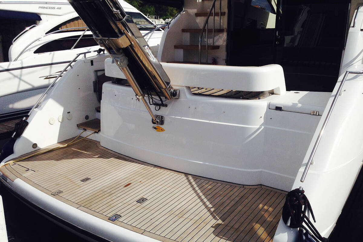 Экстерьер Fairline Phantom 48