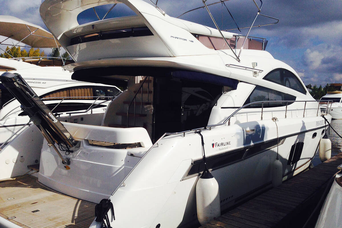 Экстерьер Fairline Phantom 48