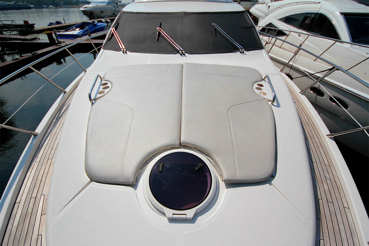 Носовая часть. Экстерьер Azimut 58