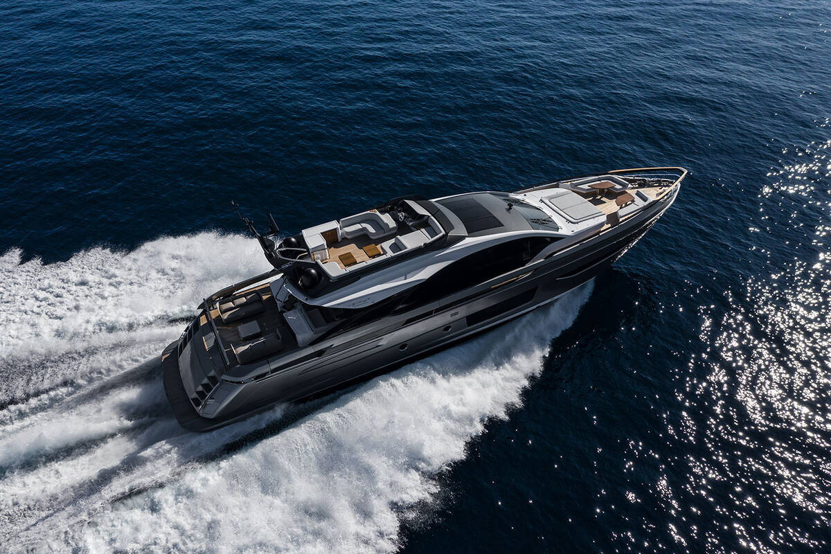 Экстерьер Azimut Grande S10