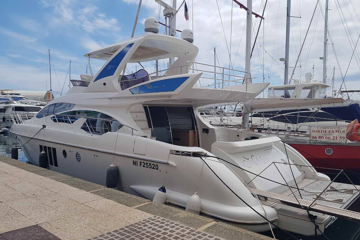 Azimut 64 2015