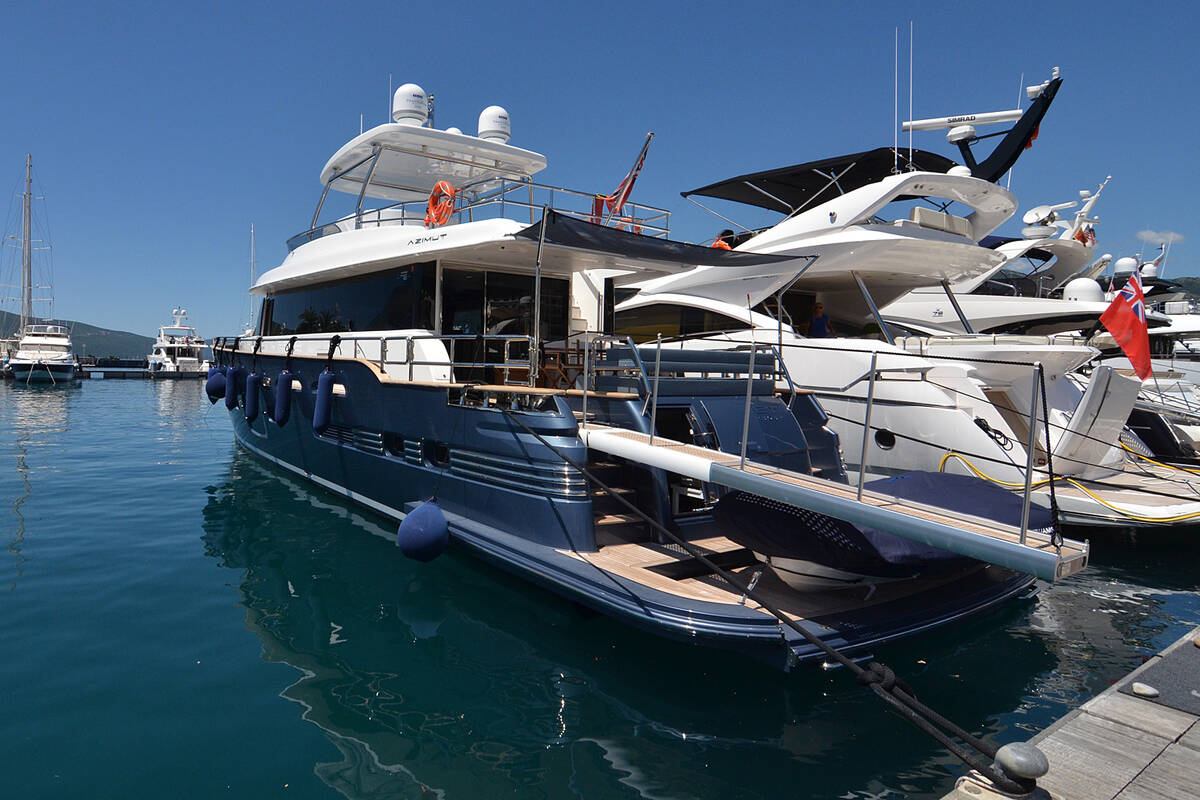 Экстерьер Azimut Magellano 76 M/Y CADET