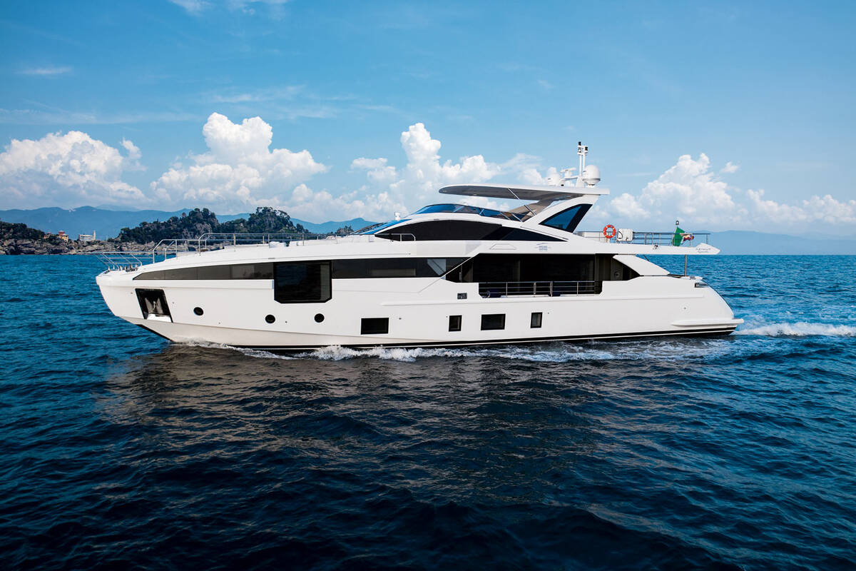 Экстерьер Azimut Grande 32 METRI