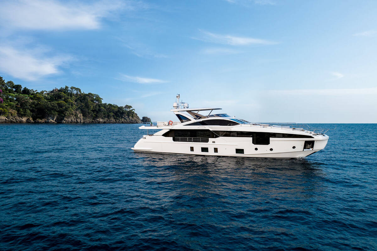 Экстерьер Azimut Grande 32 METRI