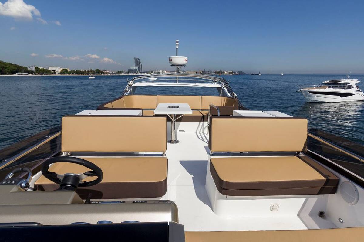 Флайбридж Galeon 420 Flybridge