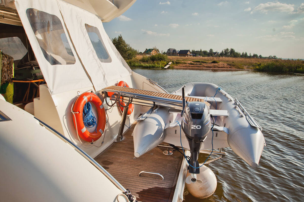 Плавательная платформа. Экстерьер Azimut 50 - 2004