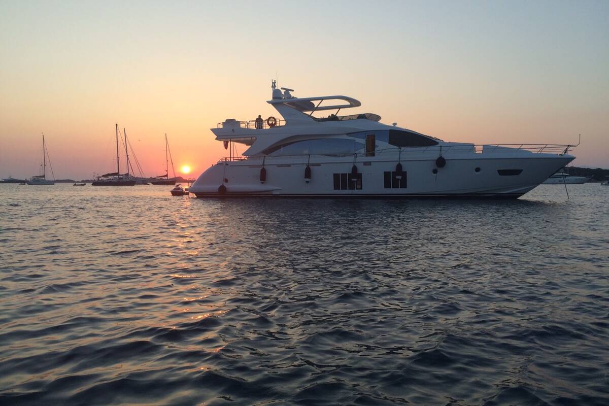 Экстерьер Azimut 84, 2015