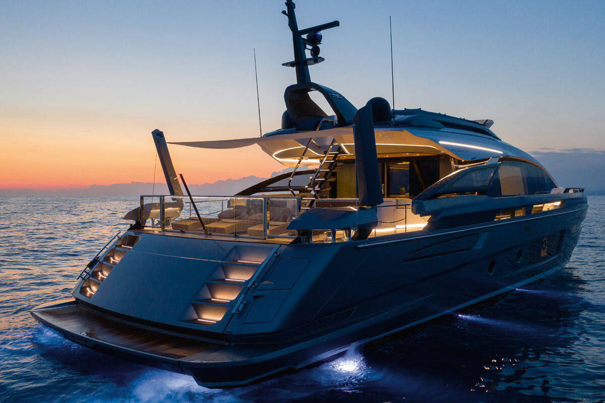 Экстерьер Azimut Grande S10