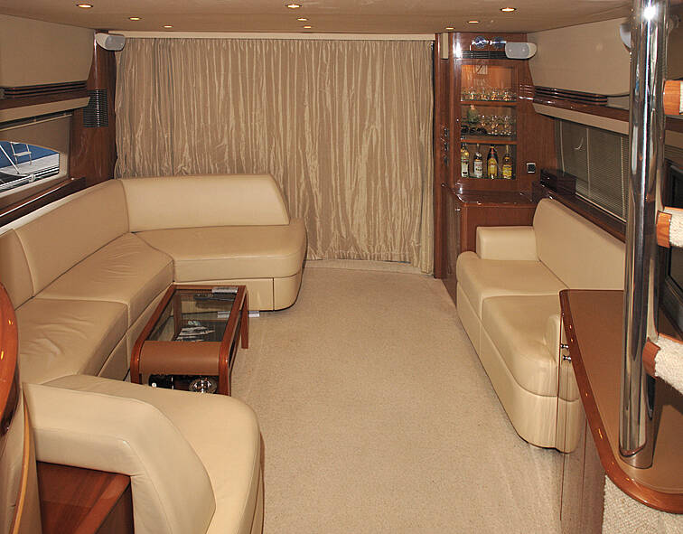 Салон Princess 67 (2007)