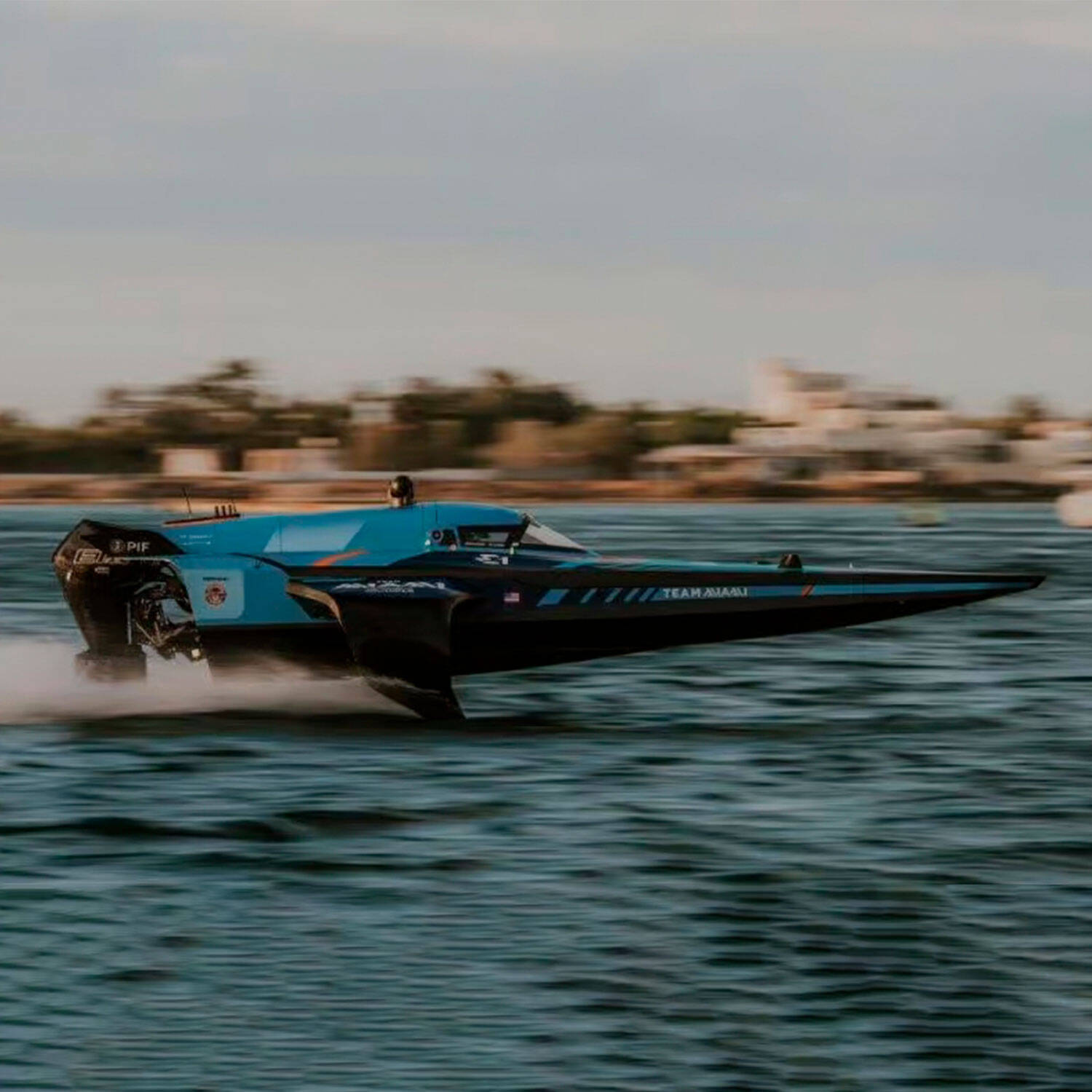Azimut Yachts и E1 Team Miami объявили о продолжении партнерства 