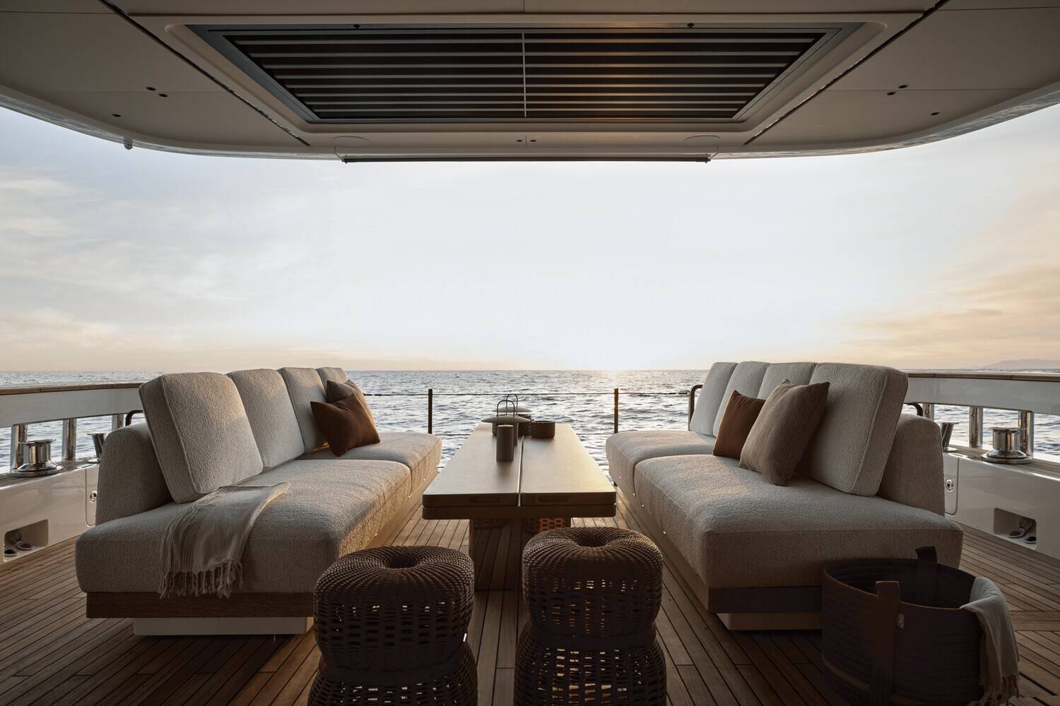 Интерьеры Magellano 27m
