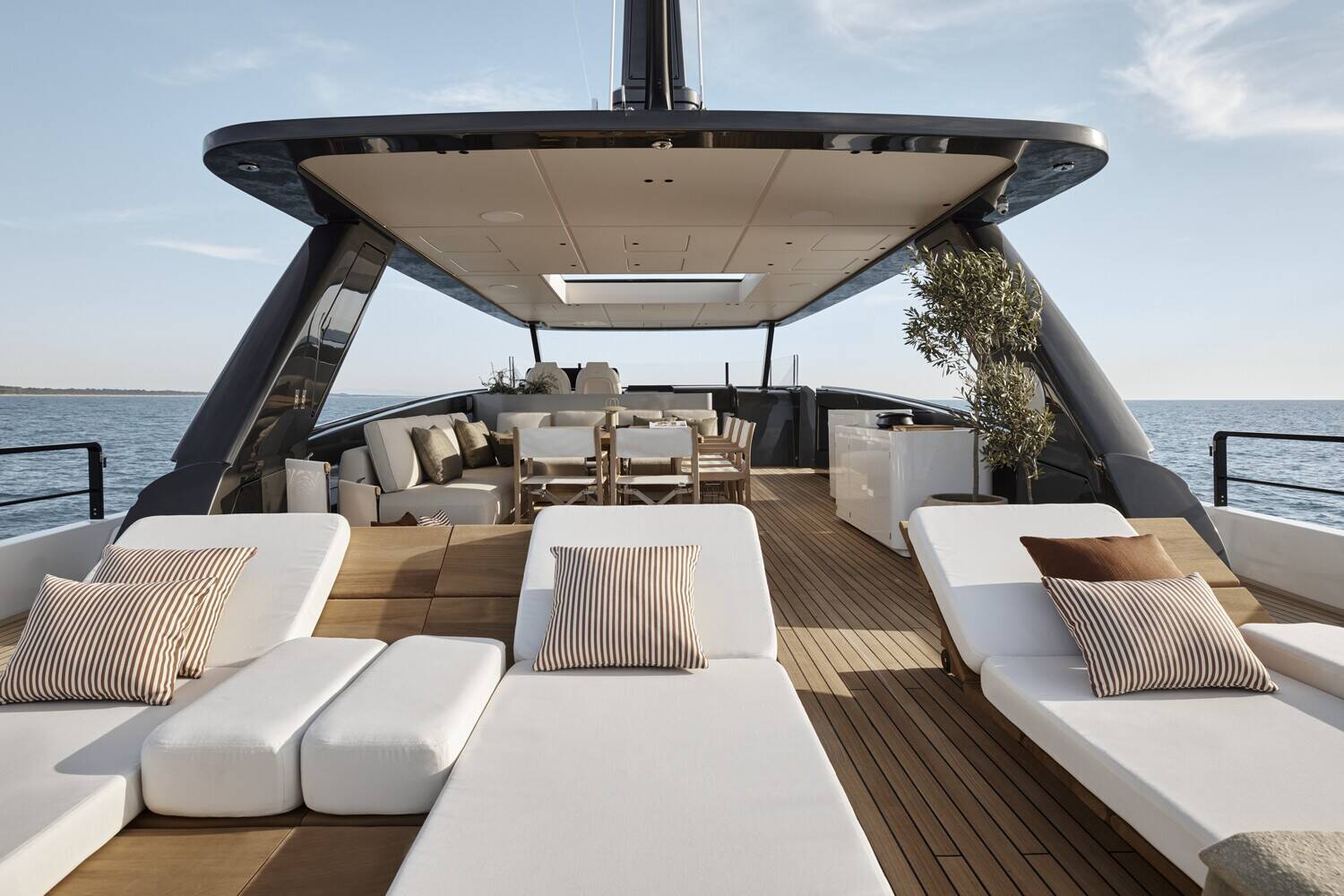 Интерьеры Magellano 27m