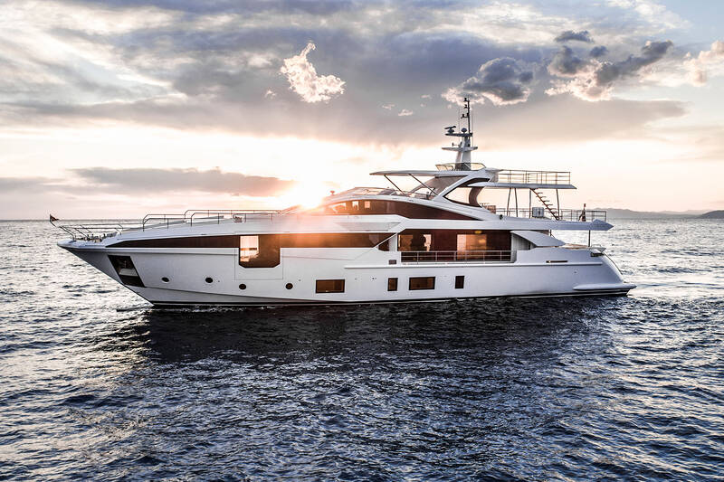 Экстерьер Azimut Grande 35 METRI