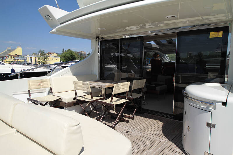 Кокпит Azimut 68S - 2008