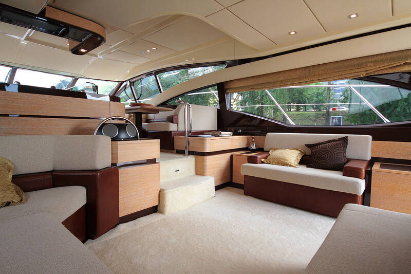 Салон. Интерьер Azimut 58