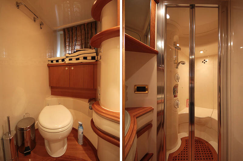 Ванная комната/санузел в каюте владельца. Интерьер Azimut 55 2006