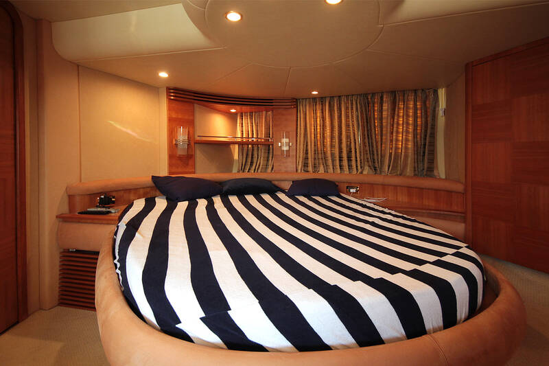 Каюта владельца. Интерьер Azimut 55 2006