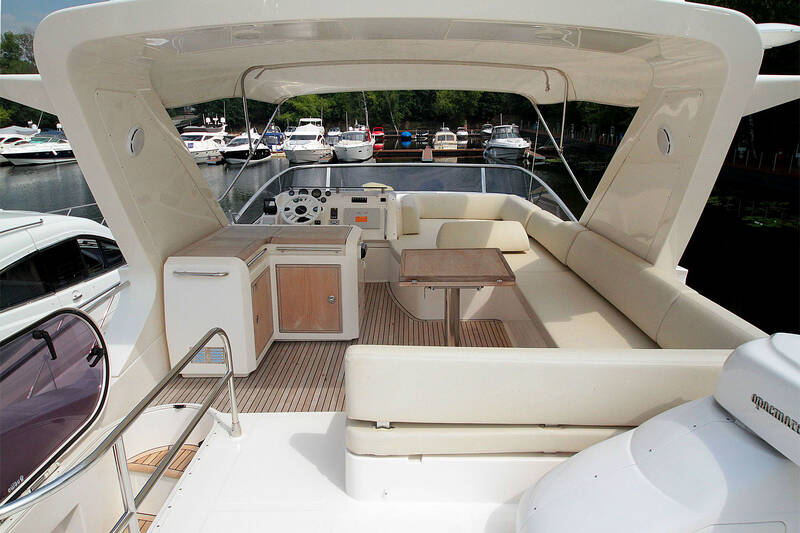 Флайбридж. Экстерьер Azimut 58
