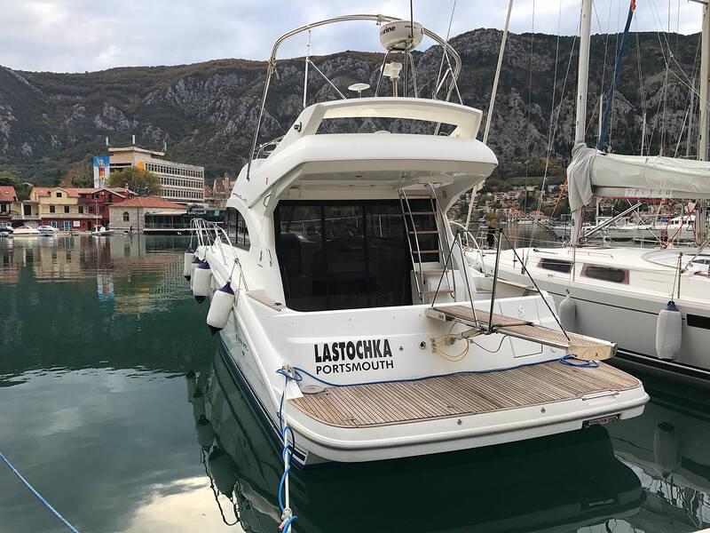 Экстерьер Beneteau 42 Fly