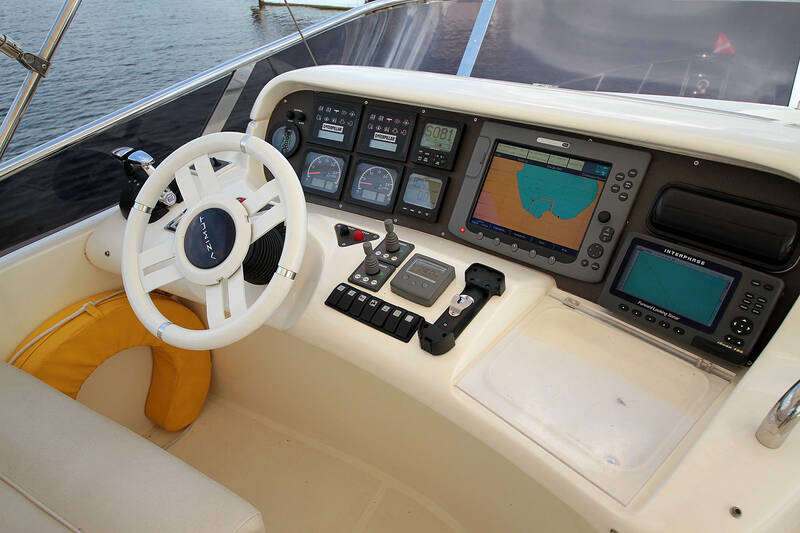 Верхний пост управления Azimut 55 2006
