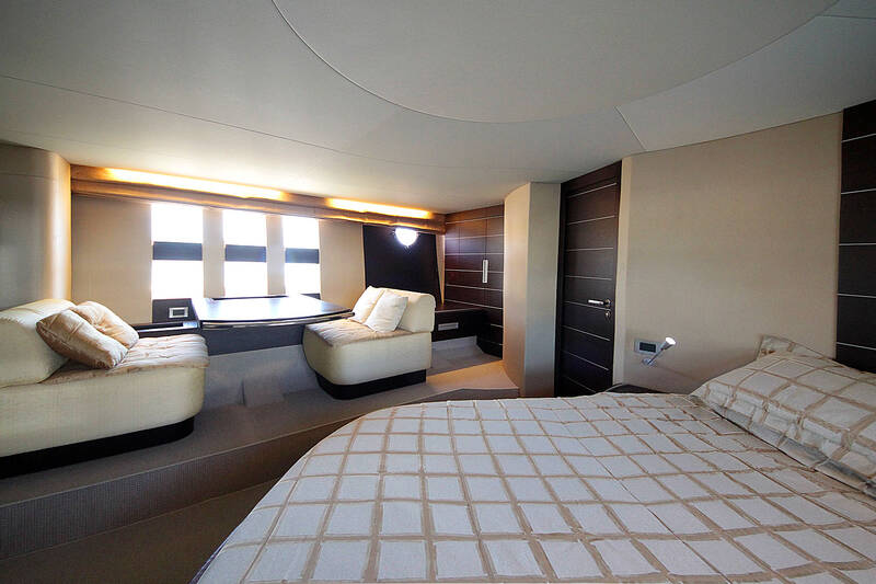 Каюта владельца. Azimut 68S - 2008
