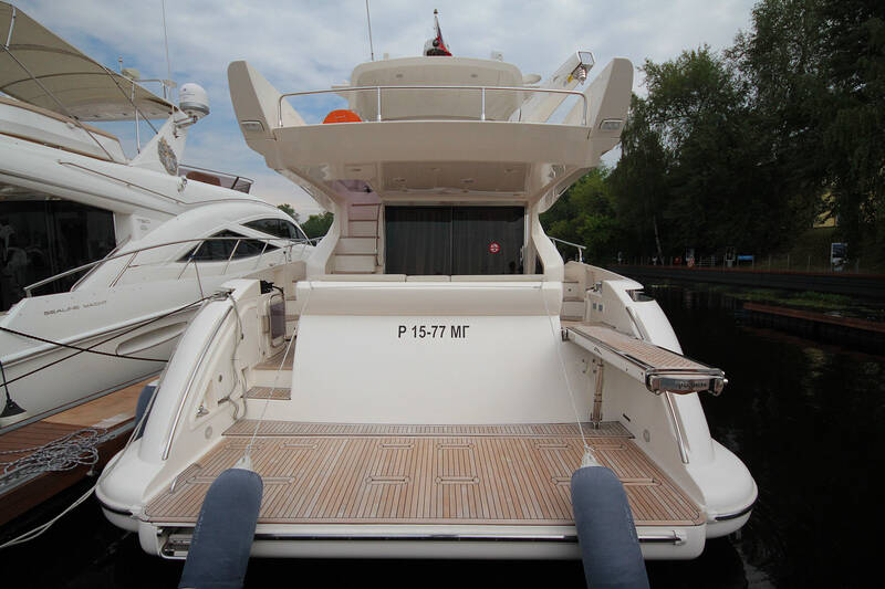 Кокпит. Экстерьер Azimut 58