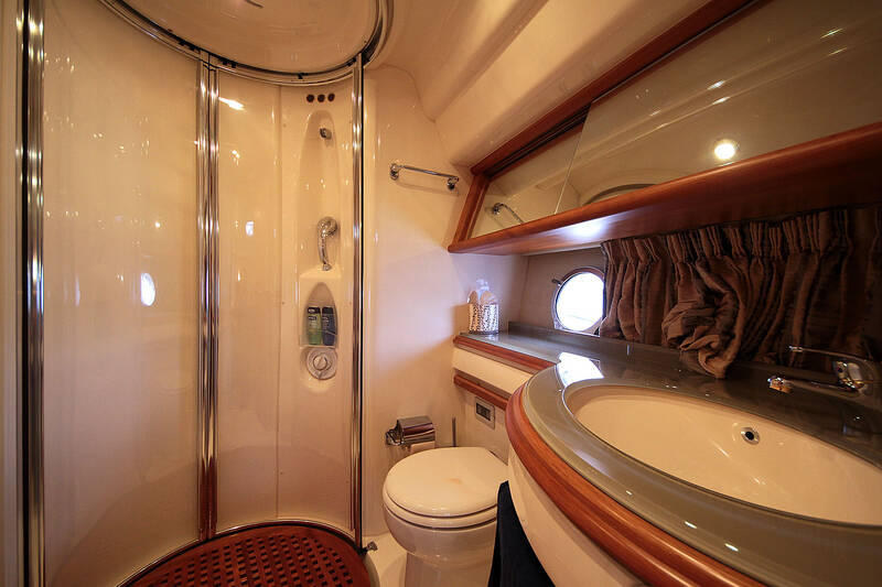 Ванная комната/санузел для VIP и гостевой каюты Azimut 55 2006