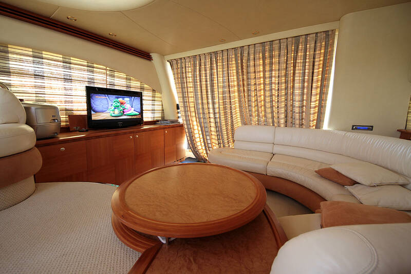 Салон. Интерьер Azimut 55 2006