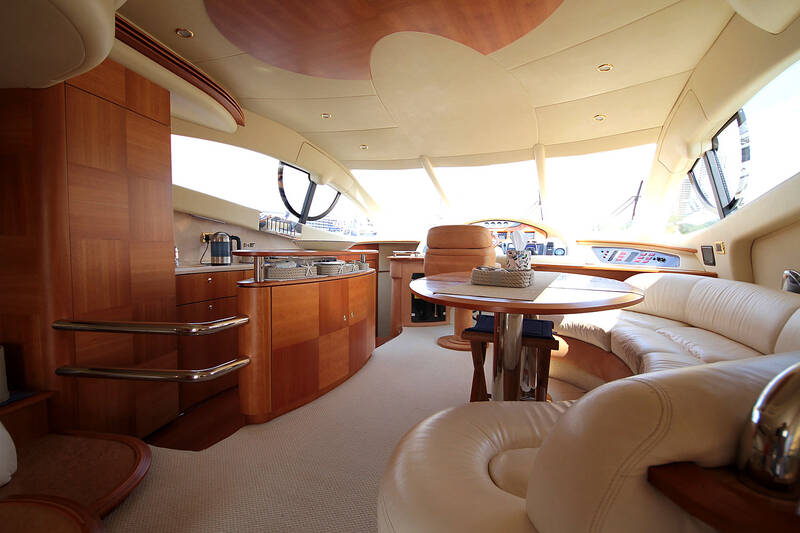 Салон. Интерьер Azimut 55 2006