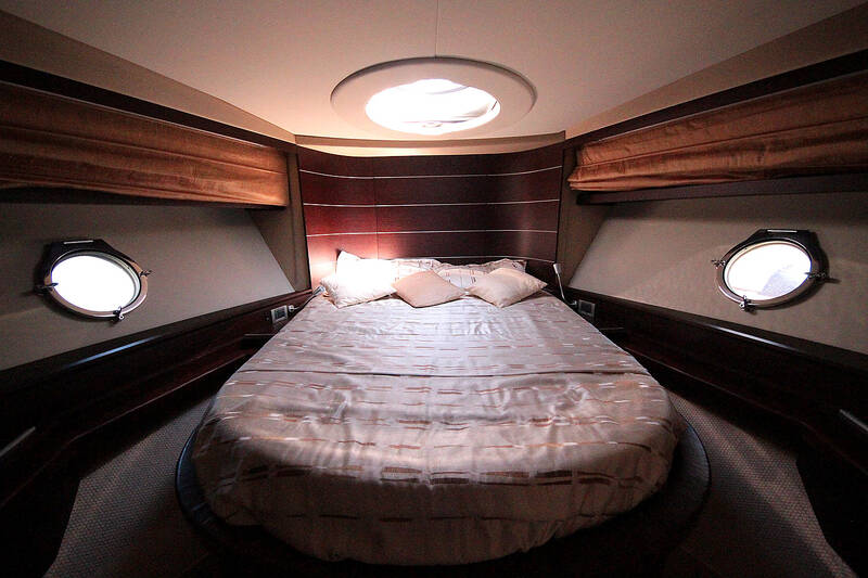 VIP каюта. Azimut 68S - 2008