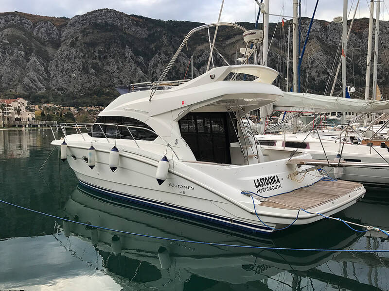 Экстерьер Beneteau 42 Fly