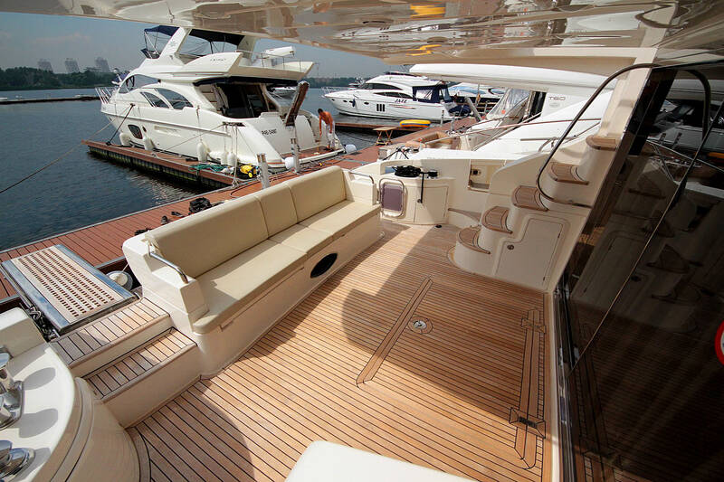 Кокпит. Экстерьер Azimut 58