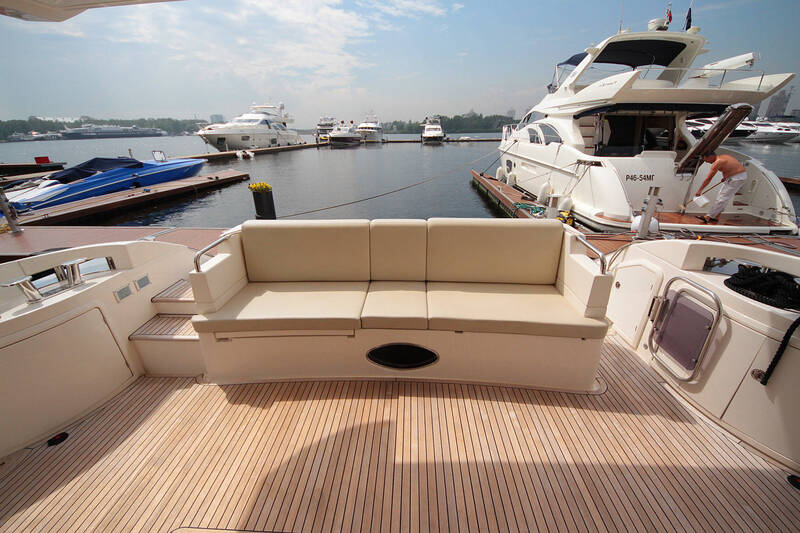 Кокпит. Экстерьер Azimut 58