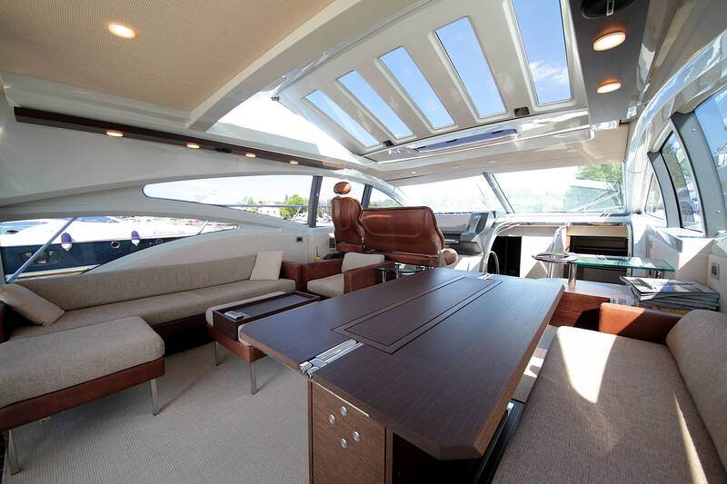 Салон (хард-топ закрыт) Azimut 68S - 2008