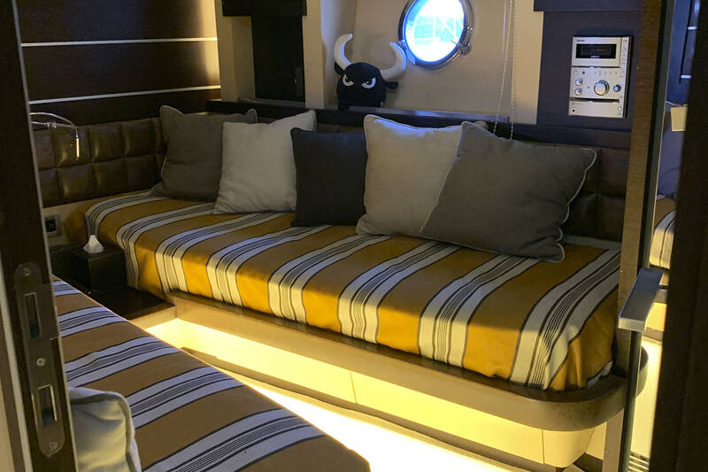 Гостевая каюта Azimut 86S