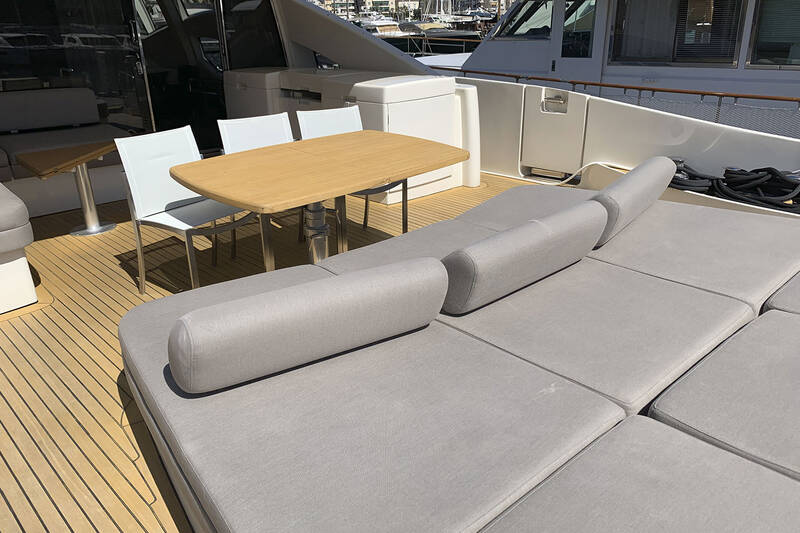 Кокпит Azimut 86S