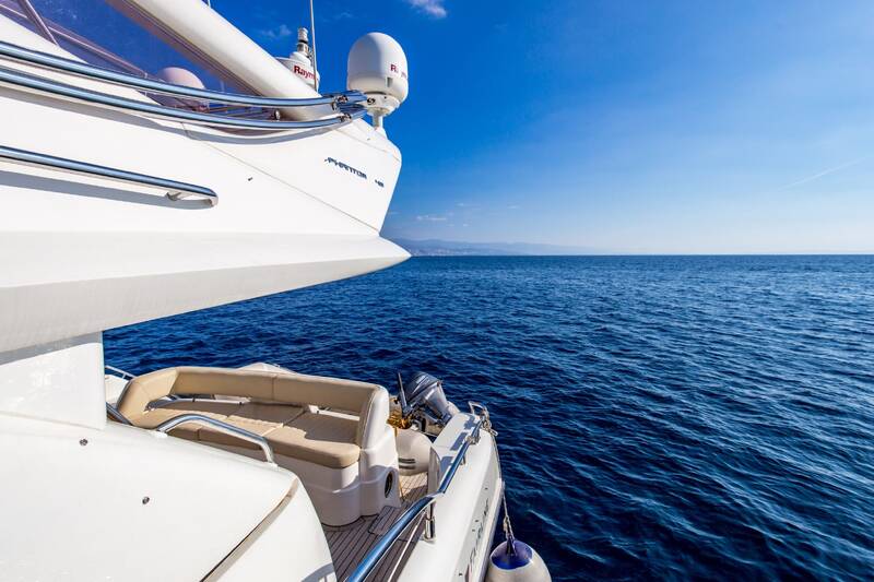 Экстерьер Fairline Phantom 48
