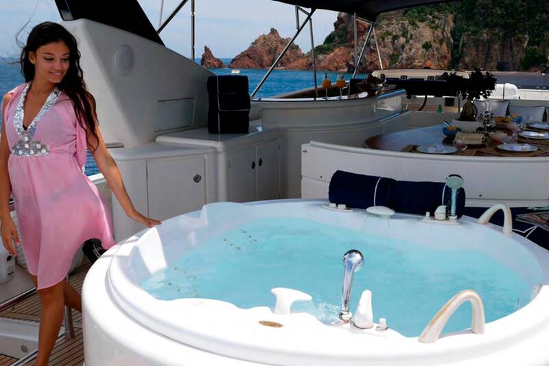Джакузи на флайбридже M/Y LADY AMANDA
