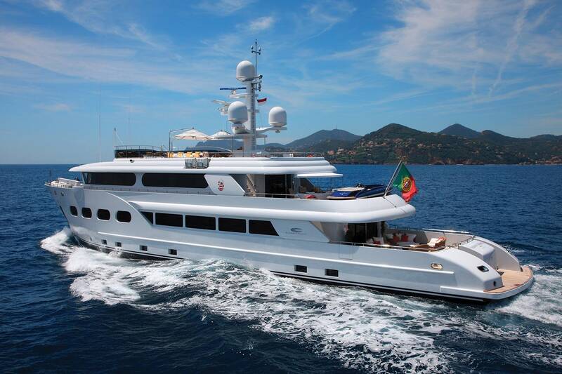 Экстерьер Eurocraft 44M Explorer<br/>M/Y BARON TRENCK 2011 