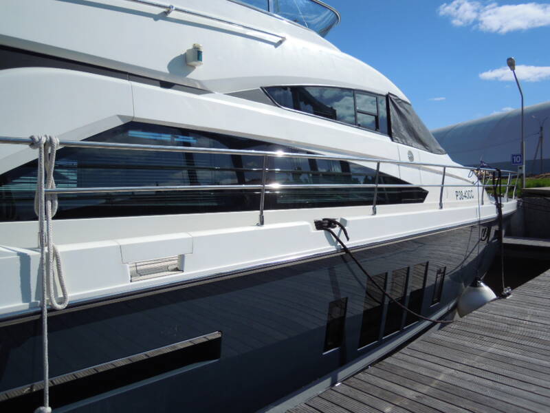 Экстерьер Fairline Squadron 58 2011