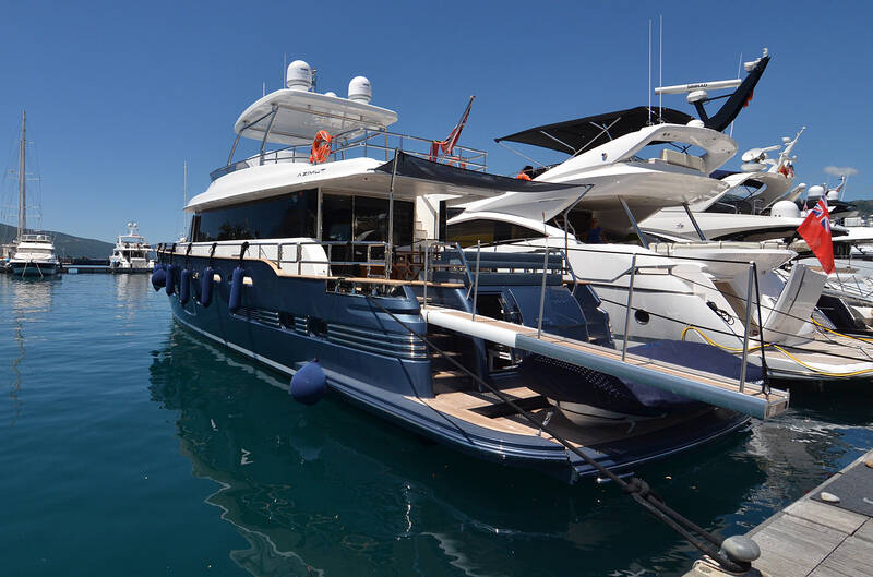 Экстерьер Azimut Magellano 76 M/Y CADET