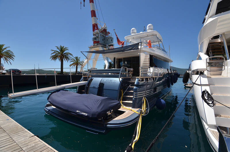 Экстерьер Azimut Magellano 76 M/Y CADET