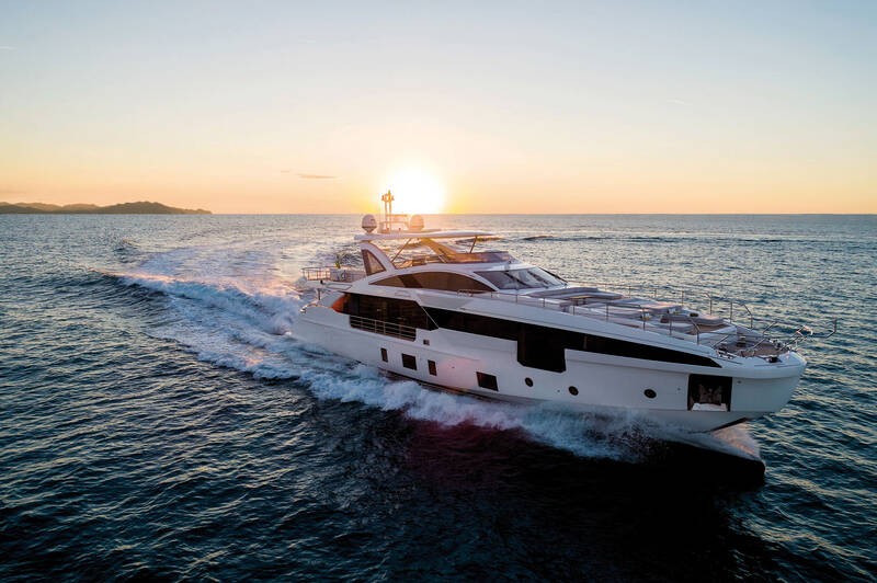 Экстерьер Azimut Grande 32 METRI