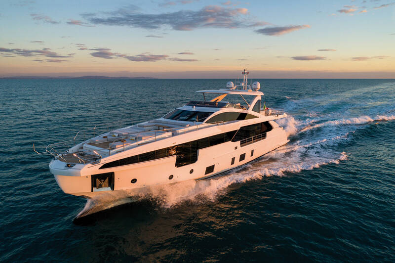Экстерьер Azimut Grande 32 METRI
