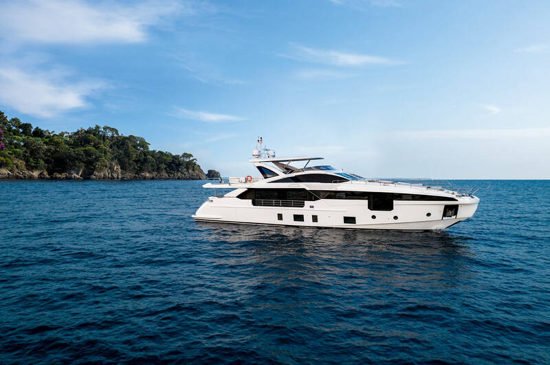 Экстерьер Azimut Grande 32 METRI