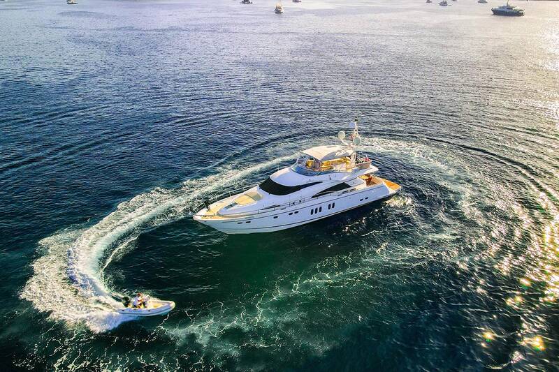 Экстерьер Fairline Squadron 74 M/Y "SEVEN"